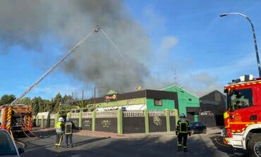 Arde una discoteca cerrada en un polígono de Alcalá de Henares