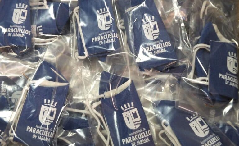 Paracuellos reparte 5.000 mascarillas entre los alumnos de sus centros educativos