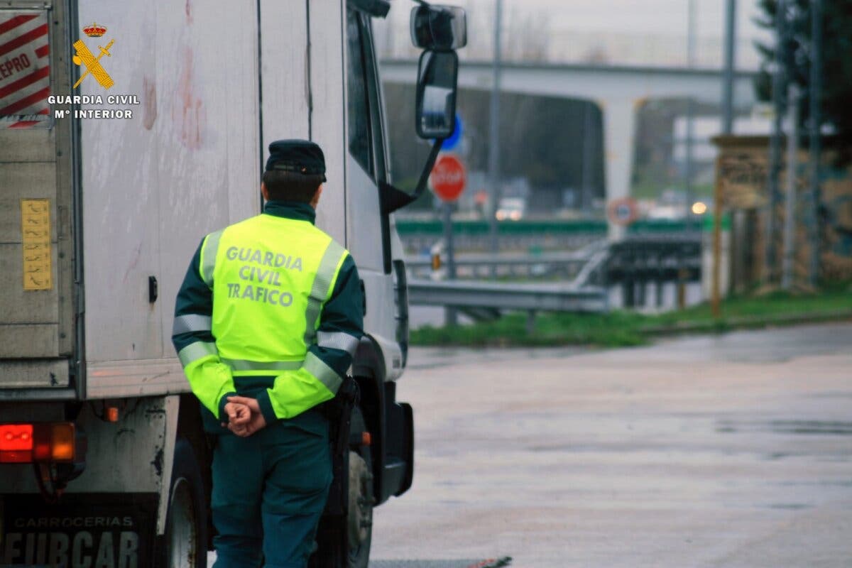 Cazado en la A2 un camionero que sextuplicaba la tasa de alcohol permitida