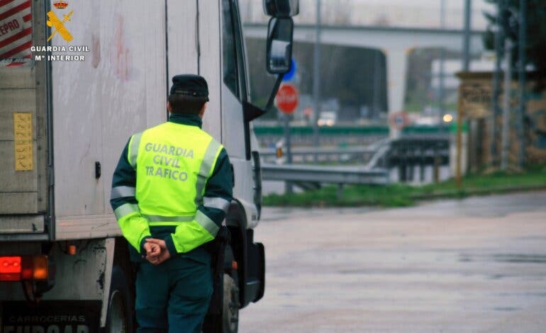 Cazado en la A2 un camionero que sextuplicaba la tasa de alcohol permitida