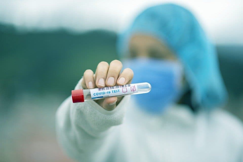 España suma 27.404 nuevos casos de coronavirus desde el viernes y 101 muertos