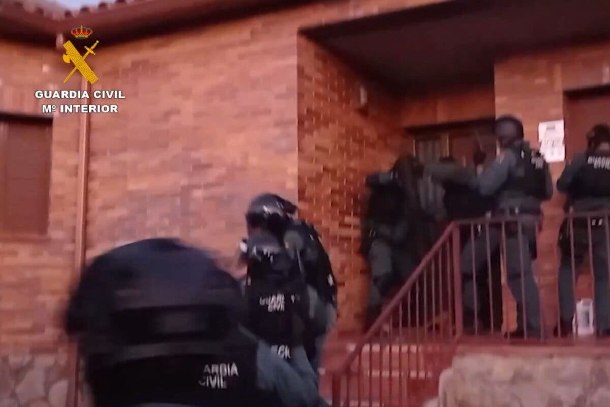 Detenidos tras hacerse pasar por guardias civiles para cometer un robo en El Casar