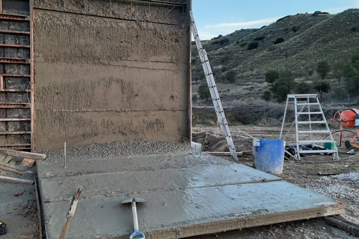 Muere un trabajador en Tielmes al caerle encima parte del muro que estaba construyendo