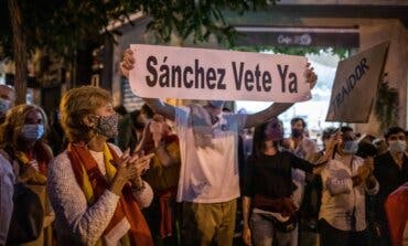 Protestas en la sede del PSOE en Madrid contra el «decretazo» de Sánchez