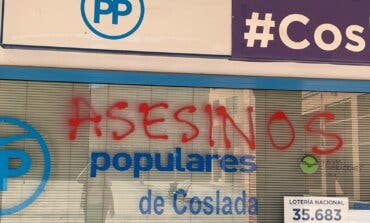 Atacan las sedes de PSOE y PP en Coslada