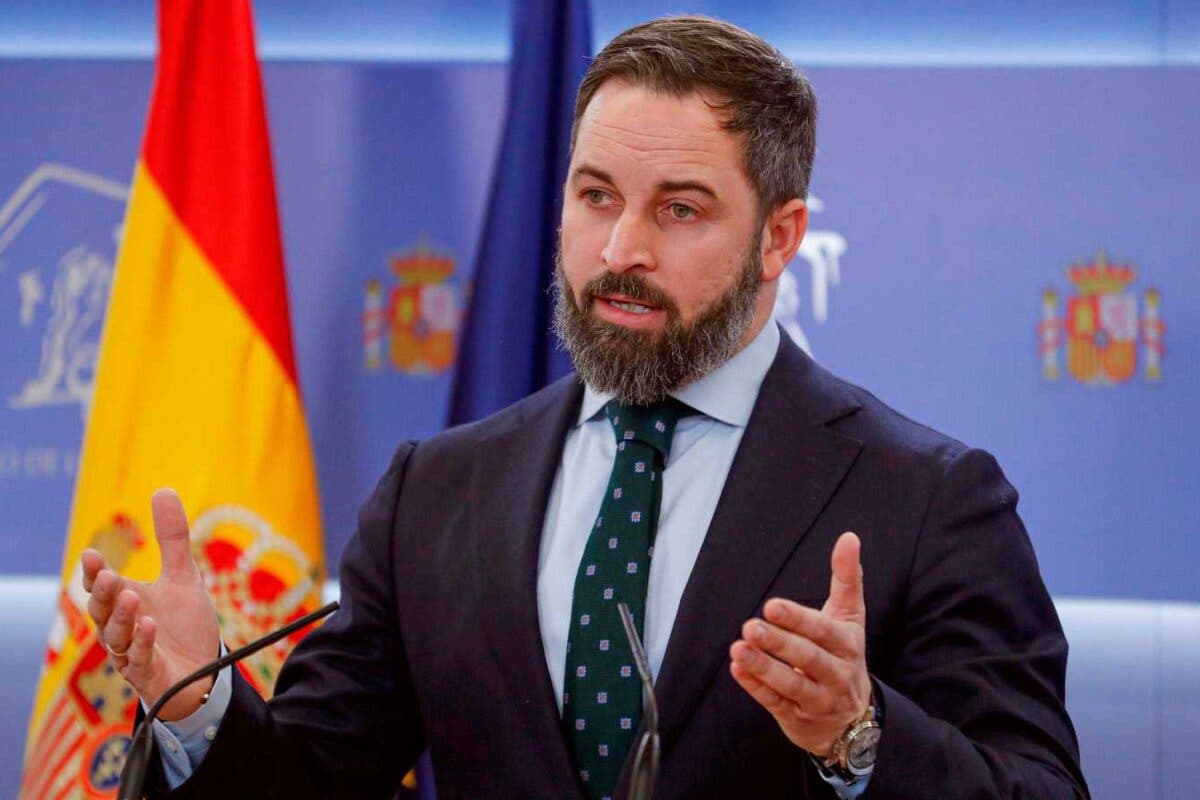 Abascal llama a manifestarse en coche contra «un gobierno criminal y totalitario»