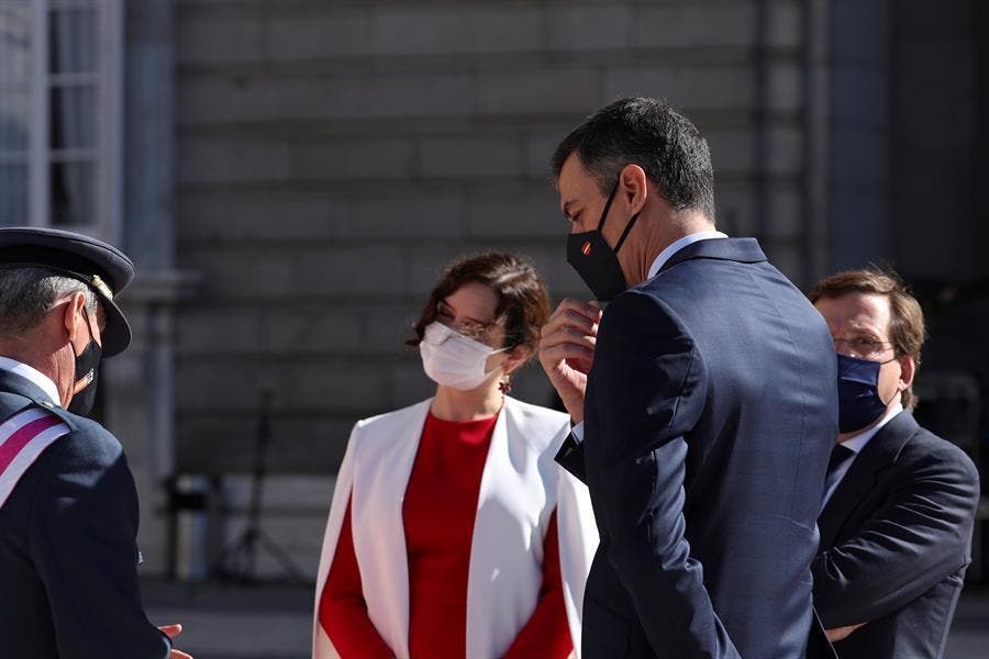 Pitos y abucheos a Sánchez en el acto de la Fiesta Nacional en Madrid