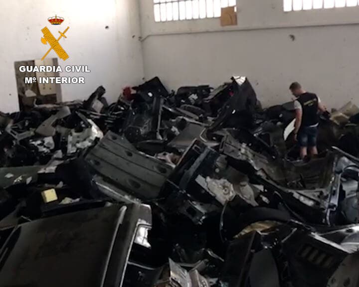 Descubren en Torrejón de Ardoz una nave que albergaba coches robados despiezados