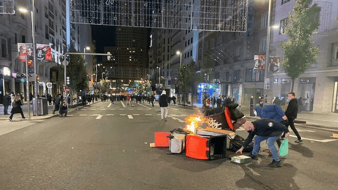 32 detenidos y 12 heridos por disturbios contra las restricciones en Madrid