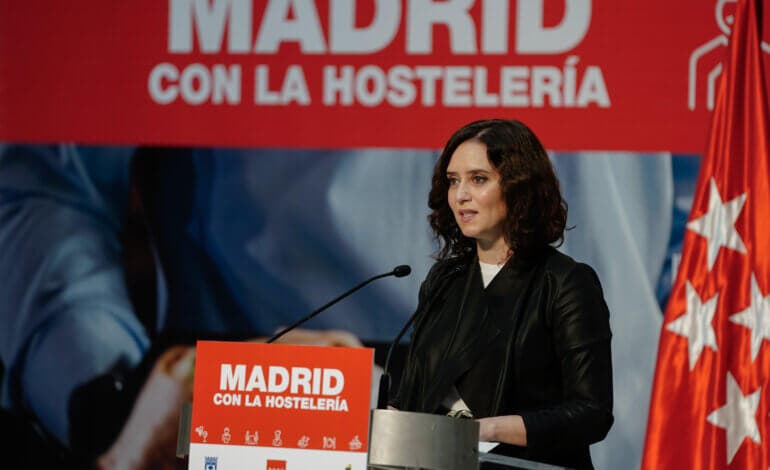 Ayuso muestra su apoyo a la hostelería: «Gracias a vosotros no perdemos la identidad»