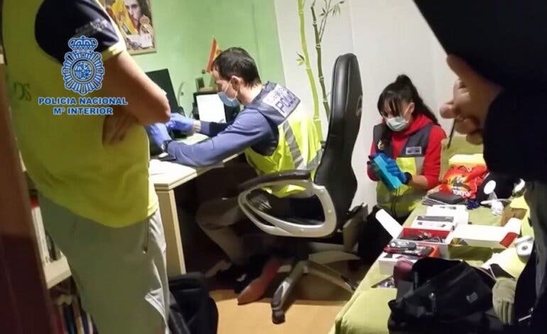 Detenido un pedófilo en Coslada por intercambiar pornografía infantil por Internet
