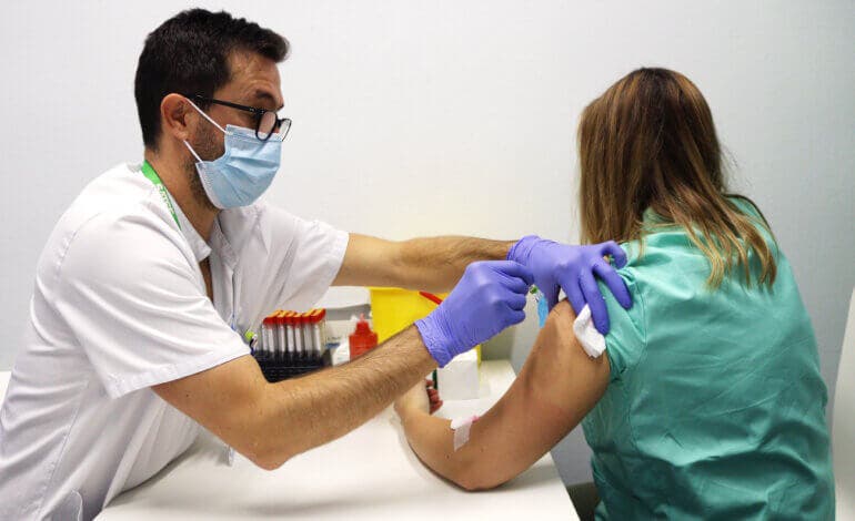 La incidencia covid en España baja de 60 por primera vez en más de un año 