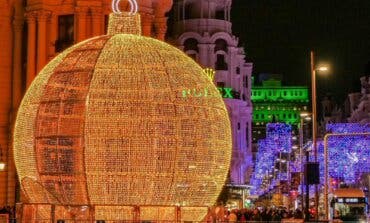 Madrid cambiará de ubicación la gran bola de Navidad de Gran Vía: este año se situará en Plaza de España