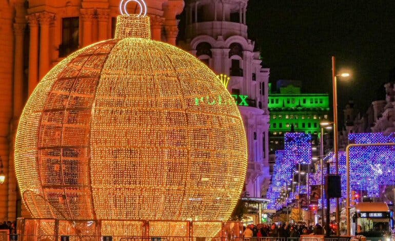 Madrid encenderá el alumbrado navideño el 24 de noviembre con autobuses gratuitos durante el Black Friday