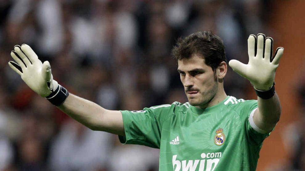 Casillas vuelve al Real Madrid después de cinco años; «Orgulloso de volver a casa»