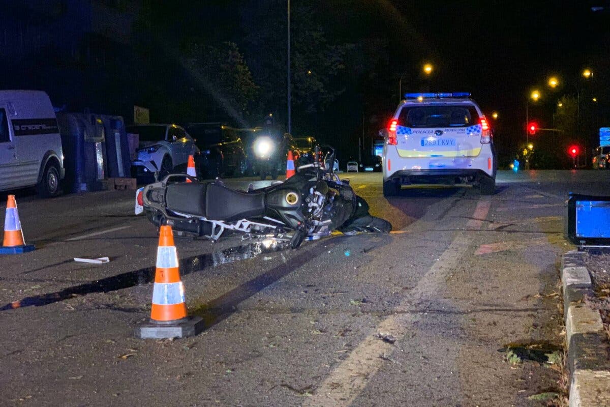 Muy grave un motorista tras chocar contra un turismo en Ciudad Lineal