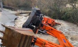 Hallan muerto al conductor de una retroexcavadora tras caer a un arroyo en Rascafría