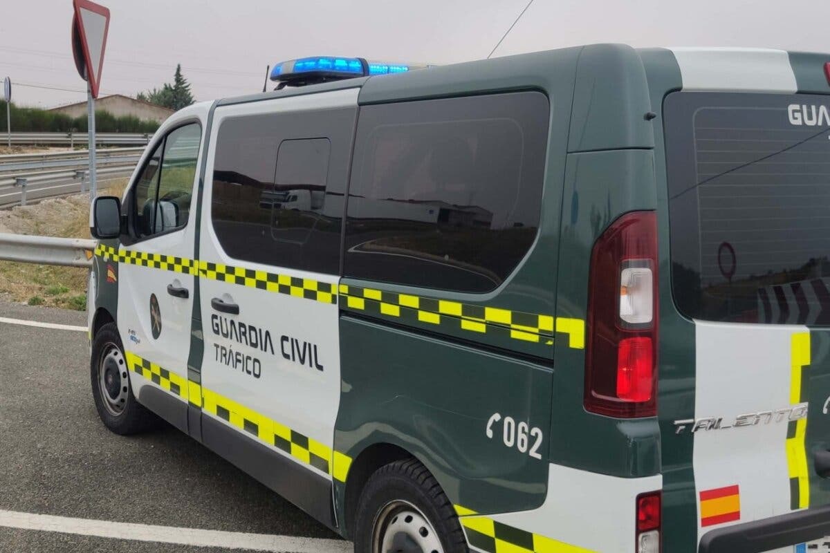 Investigan a una conductora borracha que chocó contra un bus escolar en Torrejón del Rey