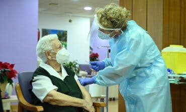 Guadalajara: Pasa buena noche, sin molestias, la primera persona vacunada en España
