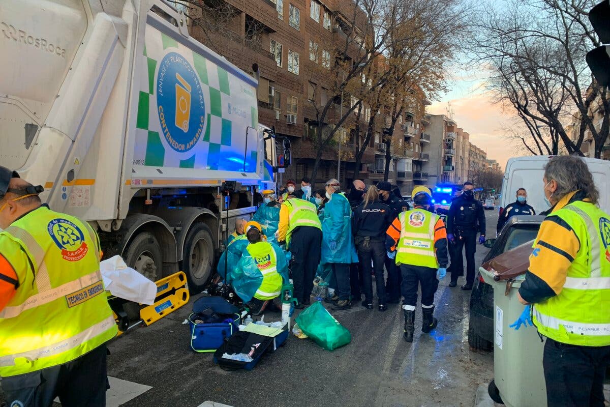 Muere una ciclista en Ciudad Lineal atropellada por un camión de la basura