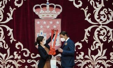 Ayuso impone a Nadal la Gran Cruz de la Orden del Dos de Mayo