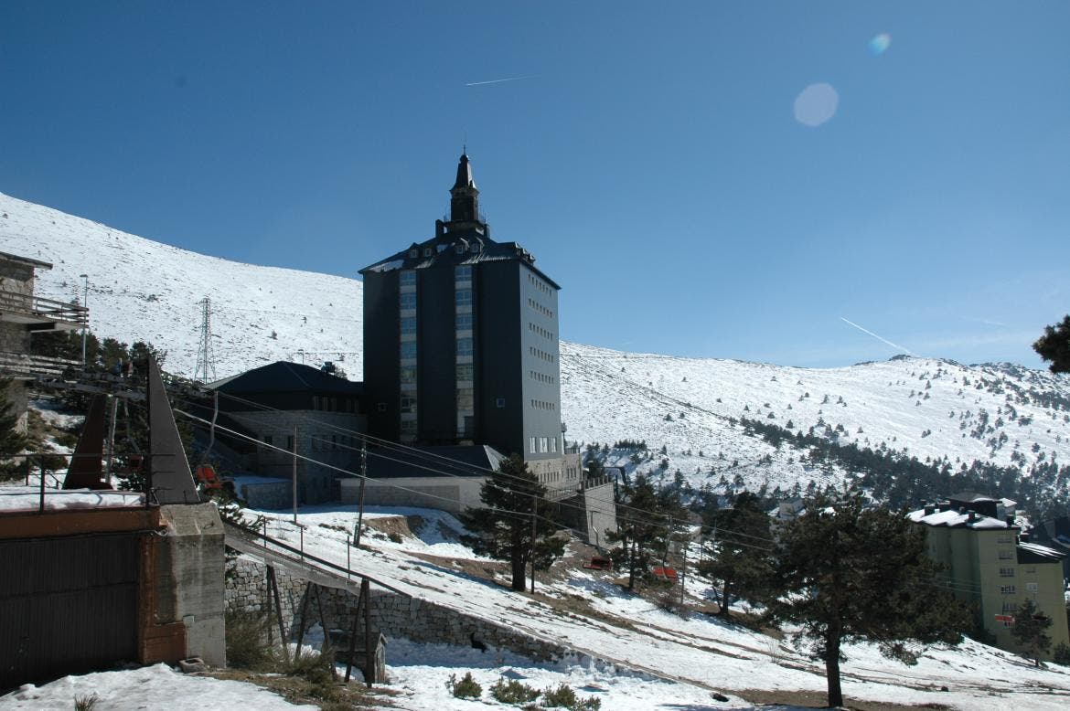 La carretera de subida a Navacerrada seguirá cerrada este domingo