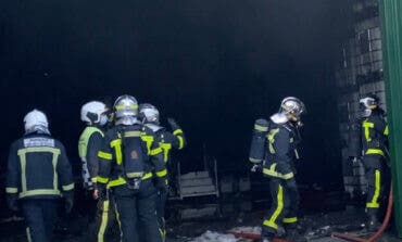 La nave incendiada en Alcalá de Henares almacenaba productos de limpieza