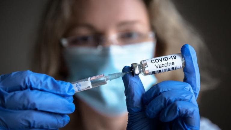 Madrid comenzará a vacunar el domingo contra la Covid-19 en tres residencias