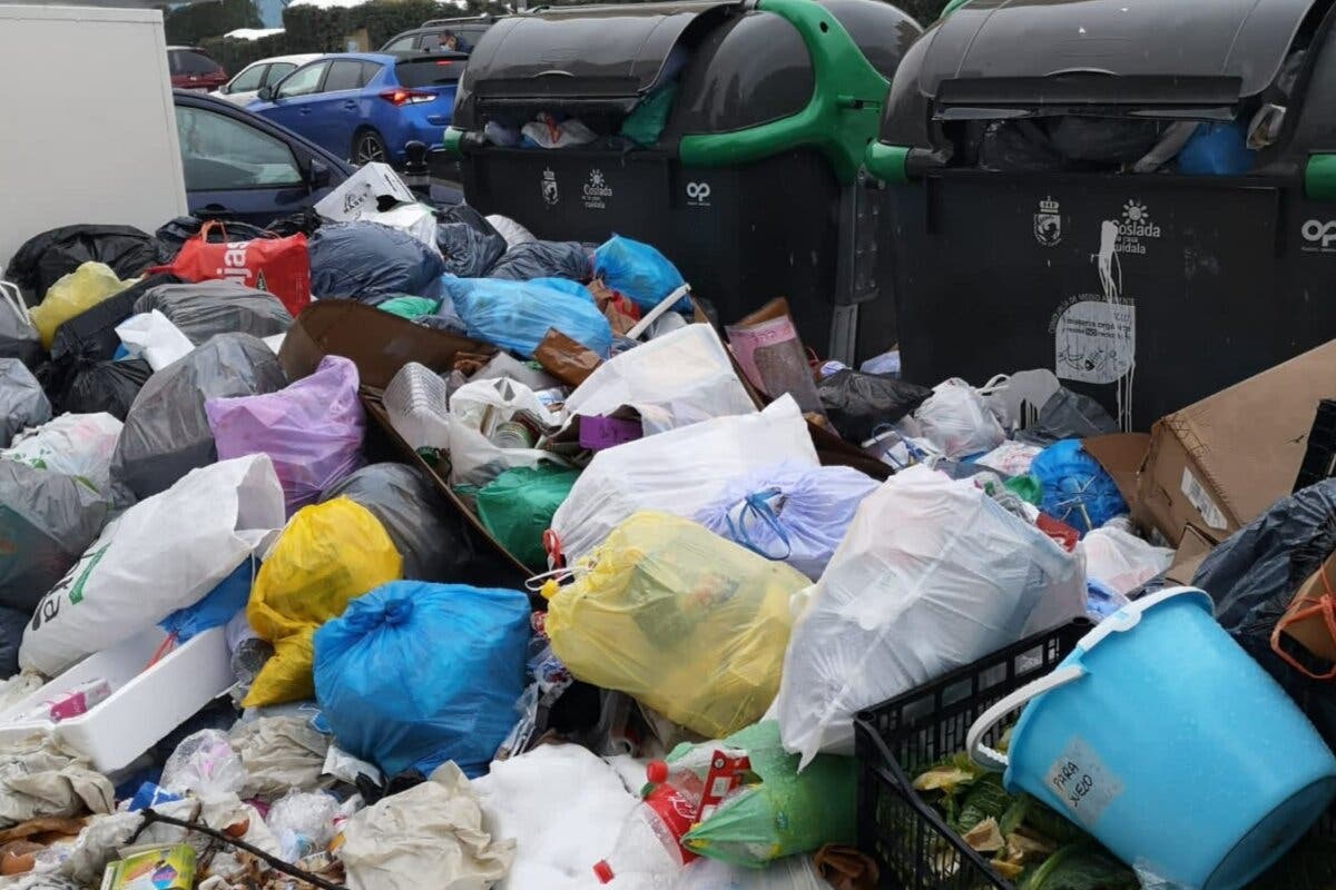 Las calles de Coslada siguen llenas de basura dos semanas después del temporal