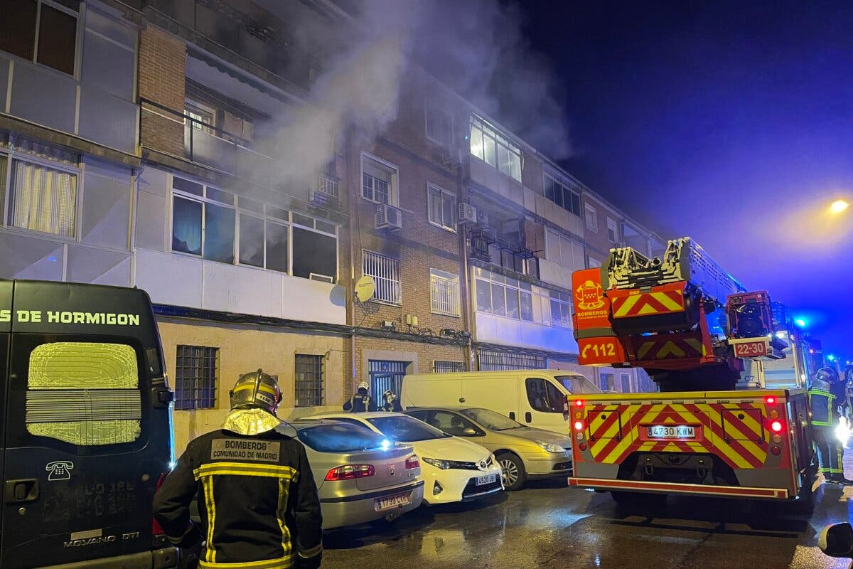 Un muerto y 21 heridos, dos graves, en un incendio en Alcalá de Henares