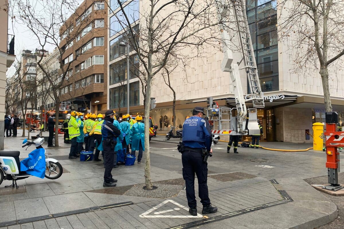 Desalojan El Corte Inglés de Serrano por incendio en su azotea