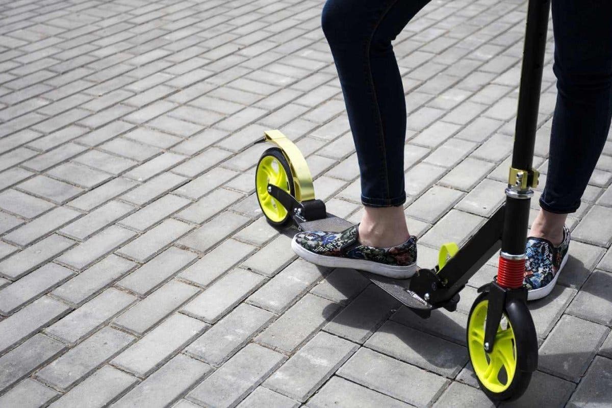 Guadalajara prohíbe la circulación de patinetes por aceras, calles peatonales, plazas, parques y paseos