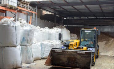 Torrejón de Ardoz entrega sal a las comunidades de vecinos y viviendas unifamiliares