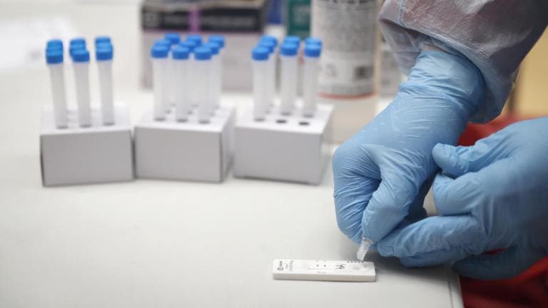 Los test de antígenos para jóvenes llegan a la Universidad de Alcalá de Henares