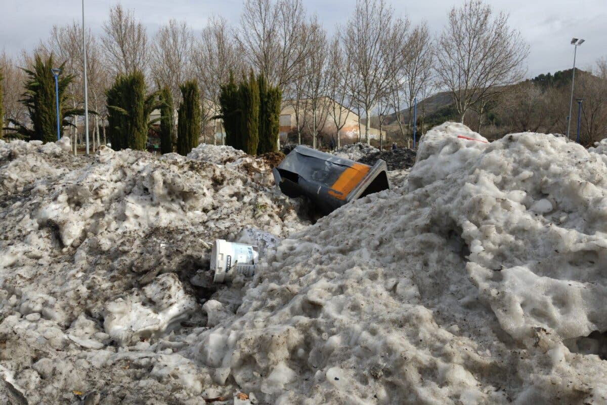 Alcalá de Henares convierte la Isla del Colegio en un «vertedero» de nieve