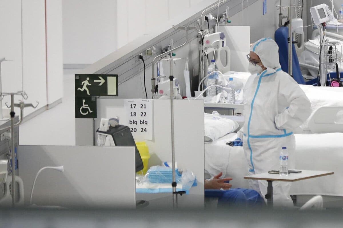 Bajan los contagios en Madrid y también descienden hospitalizados, fallecidos y pacientes en UCI