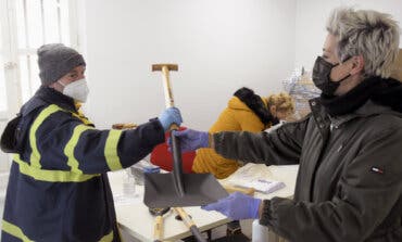 Torrejón de Ardoz continúa prestando palas a sus vecinos ante la escasez en el mercado