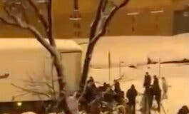 Vecinos del Ruedo de Moratalaz saquean un tráiler cargado de comida en plena nevada