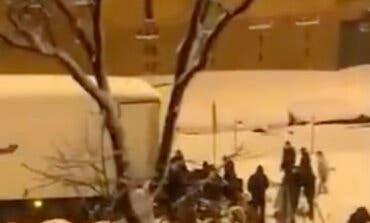 Vecinos del Ruedo de Moratalaz saquean un tráiler cargado de comida en plena nevada