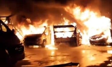 Incendio con varias explosiones en una empresa de caravanas en Alcalá de Henares