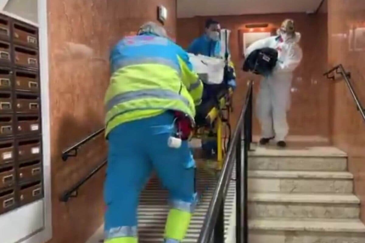 Herido grave un trabajador tras cortarse en el abdomen con una radial en Barajas