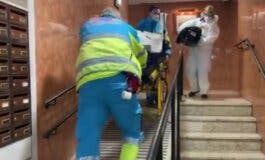 Herido grave un trabajador tras cortarse en el abdomen con una radial en Barajas