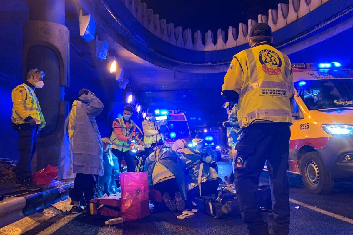 Muy graves dos jóvenes tras sufrir un accidente de moto en el túnel de María de Molina