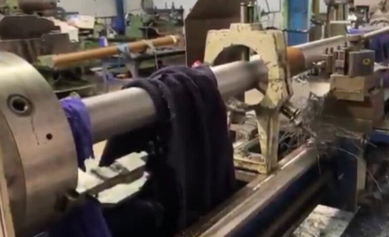 Muy grave un anciano en Arganda al engancharse su ropa en un torno industrial