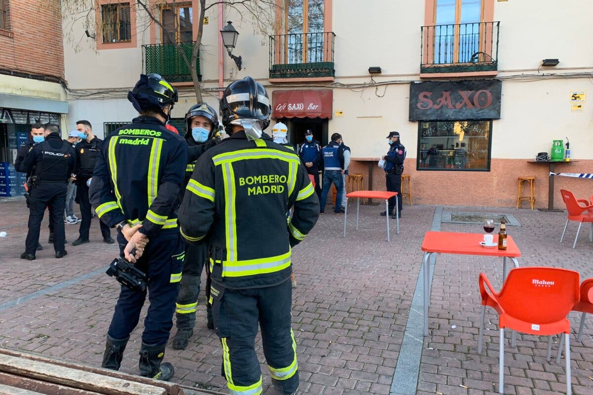 Cinco heridos tras una deflagración cuando reparaban una máquina en un bar de Villaverde