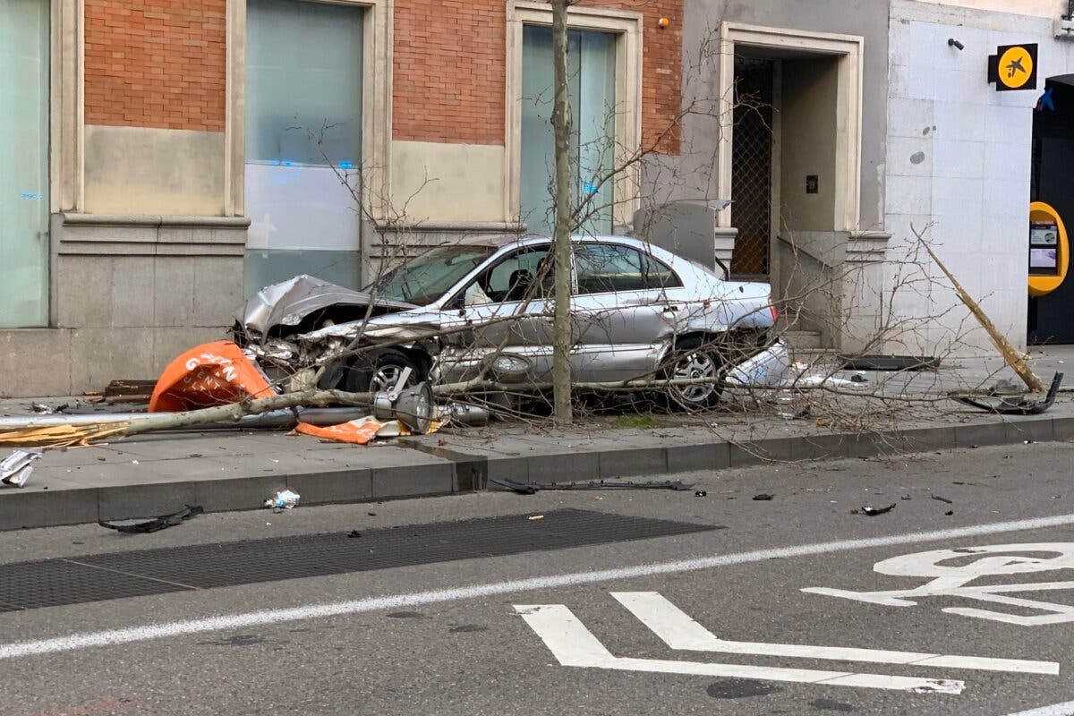 Siete heridos tras estrellarse un coche en Serrano tras una persecución policial desde Vicálvaro