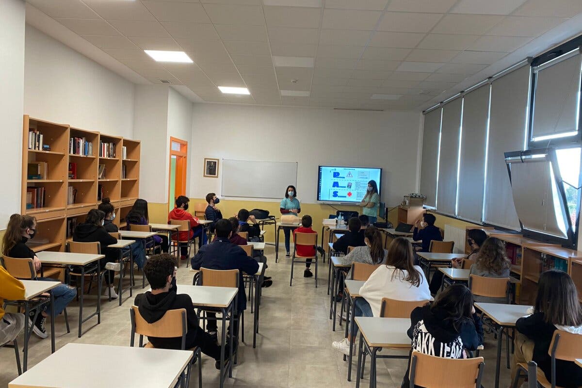 El Hospital de Torrejón enseña primeros auxilios a adolescentes de la ciudad