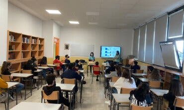 El Hospital de Torrejón enseña primeros auxilios a adolescentes de la ciudad