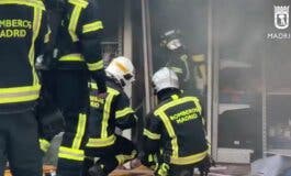 Detenidos tres menores por incendiar un bazar chino en Madrid causando daños por valor de 100.000 euros