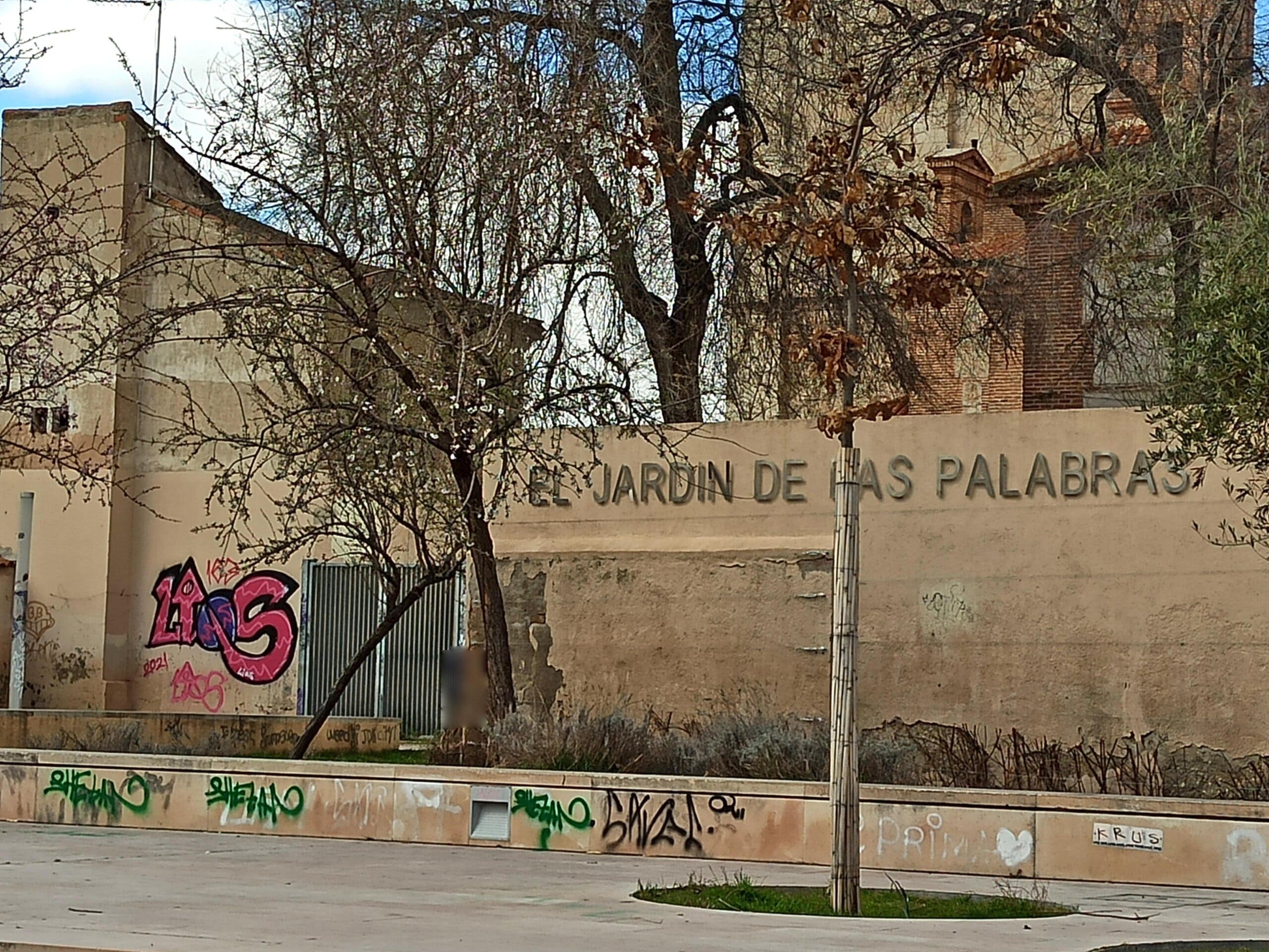 They criticize the proliferation of graffiti in an emblematic space of Alcalá de Henares MiraCorredor